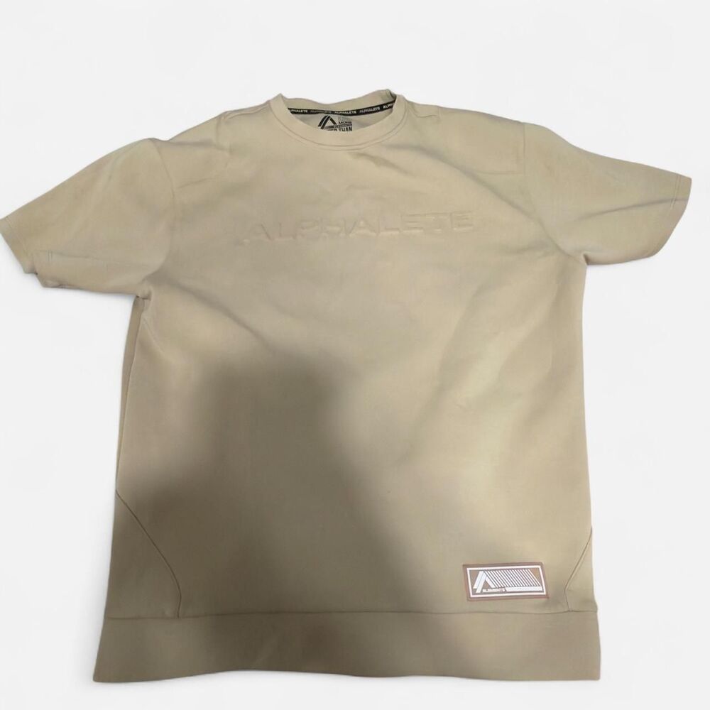 Alphalete tan crewneck sweatshirt #athleisure #gymwear